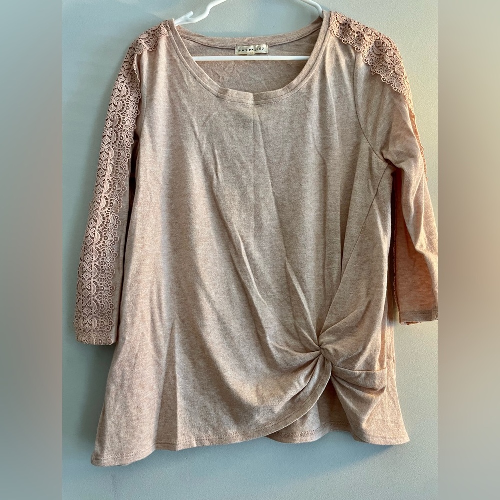 Size M woman’s casual shirt
